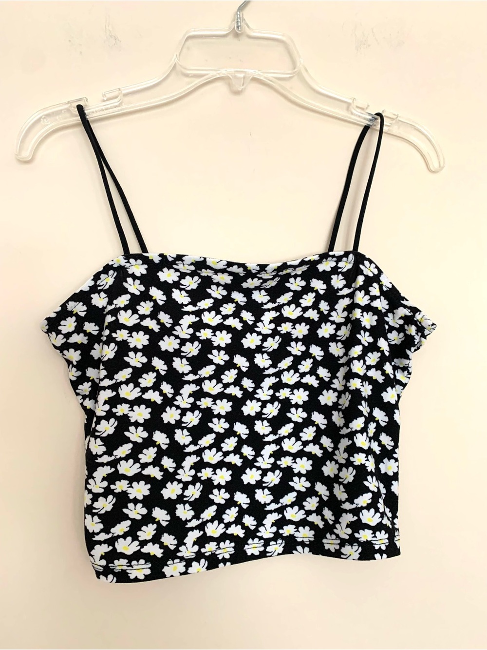 🔸Streetwear Society Women’s Black Floral Top with White and Yellow Daisies